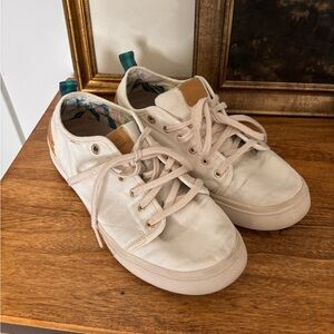 Toms white/cream sneakers size 8